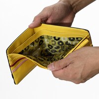 忍野忍モデルの財布。