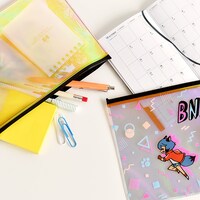 「オーロラポーチ」の使用例。