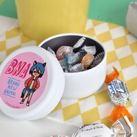 「プチ缶ケース」の使用例。