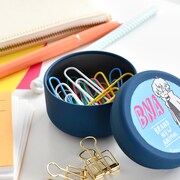 「プチ缶ケース」の使用例。