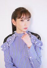八百万百役の井上麻里奈。