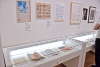 「長谷川町子の漫画創作秘話」の様子。