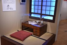 「長谷川町子の漫画創作秘話」の様子。