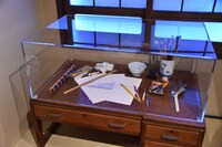 「長谷川町子の漫画創作秘話」の様子。