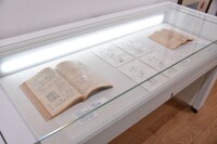 「長谷川町子の漫画創作秘話」の様子。