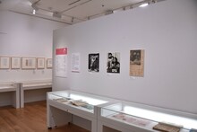 「長谷川町子の漫画創作秘話」の様子。