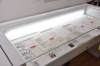 「長谷川町子の漫画創作秘話」の様子。