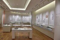 常設展示室「町子の生涯」の様子。