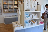 購買部・喫茶部の様子。