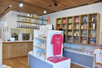 購買部・喫茶部の様子。