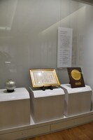 常設展示室「町子の生涯」の様子。