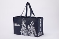 「三英傑」不織布トートバッグ。