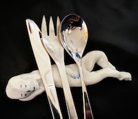 「とけるカトラリー置き」（陶芸協力：kamakura 山陶芸工房）