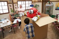 映画「がんばれいわ!!ロボコン ウララ～！恋する汁なしタンタンメン!!の巻」の場面写真。