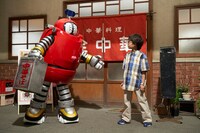 映画「がんばれいわ!!ロボコン ウララ～！恋する汁なしタンタンメン!!の巻」の場面写真。