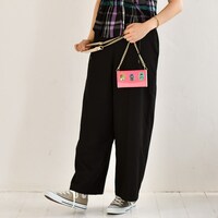 「ポシェット型マルチスマホケース」の使用イメージ。