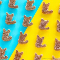 「ピュレグミ でんげきトロピカ味2」に入っているピカチュウ型のグミ。