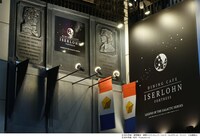 ダイニングカフェ・イゼルローンフォートレスの外観。