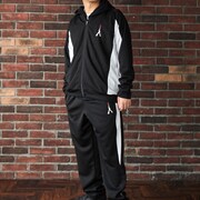 「機動戦士ガンダム THE LAST SHOOTING トラックジャケット」「機動戦士ガンダム THE LAST SHOOTING トラックパンツ」の着用イメージ。