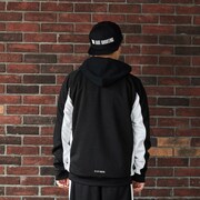 「機動戦士ガンダム THE LAST SHOOTING トラックジャケット」「機動戦士ガンダム THE LAST SHOOTING キャップ」の着用イメージ。