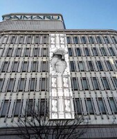 大丸神戸店北側外壁の懸垂幕。