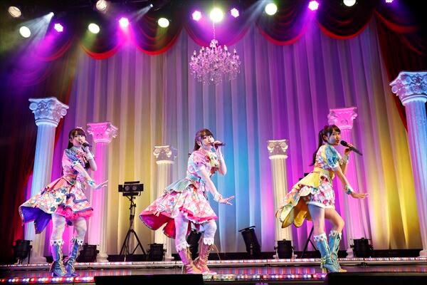 ミラクル☆キラッツ。左から厚木那奈美、林鼓子、久保田未夢。