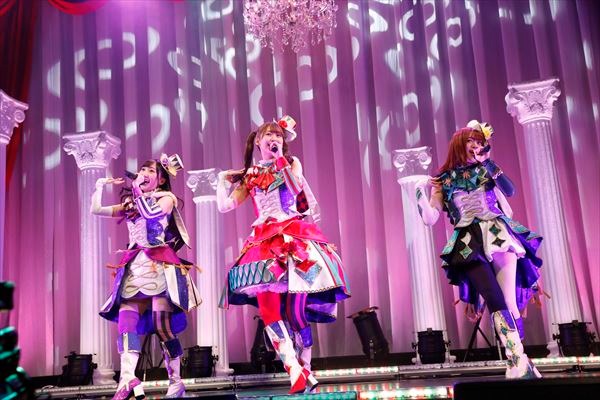 メルティックスター。左から森嶋優花、芹澤優、若井友希。