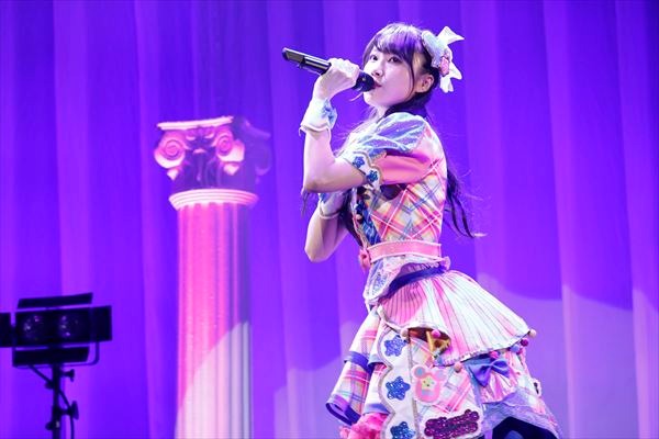 青葉りんか役の厚木那奈美。