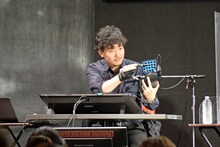 本来はゲーム用のキーボードを利用し、デジタル作画ソフトでショートカットを使っているという凸ノ高秀。