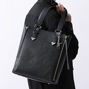 トートバッグの使用イメージ。