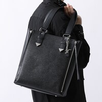 トートバッグの使用イメージ。