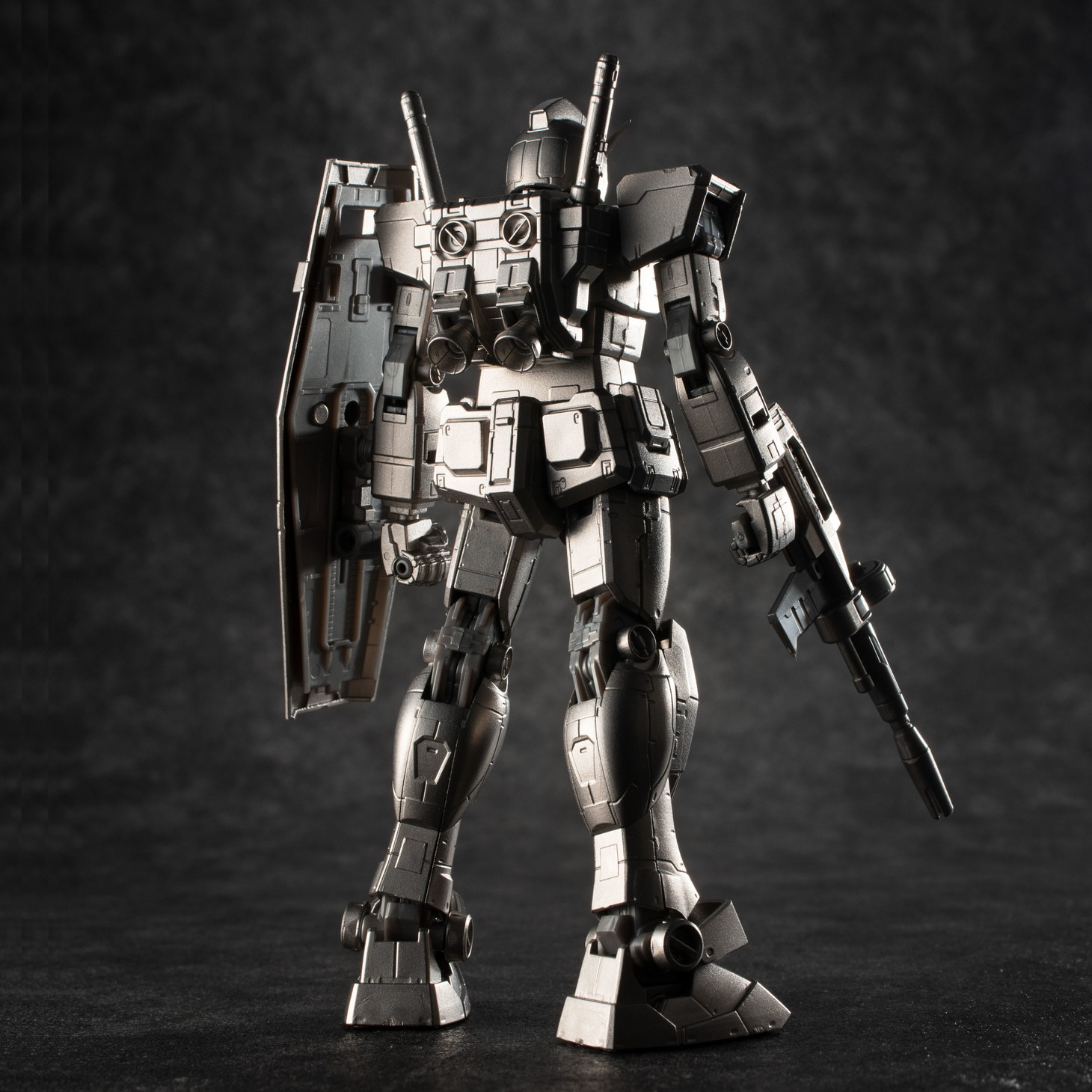 「ガンダリウム合金モデル 1/144 RX-78-2ガンダム」