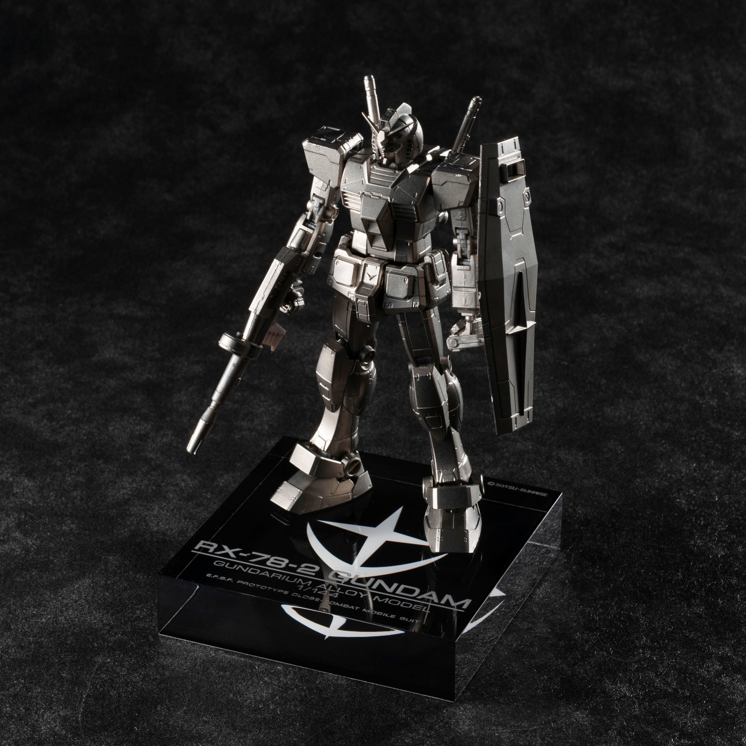 「ガンダリウム合金モデル 1/144 RX-78-2ガンダム」