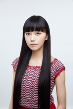 アリス・スウェーン役の齋藤明里。