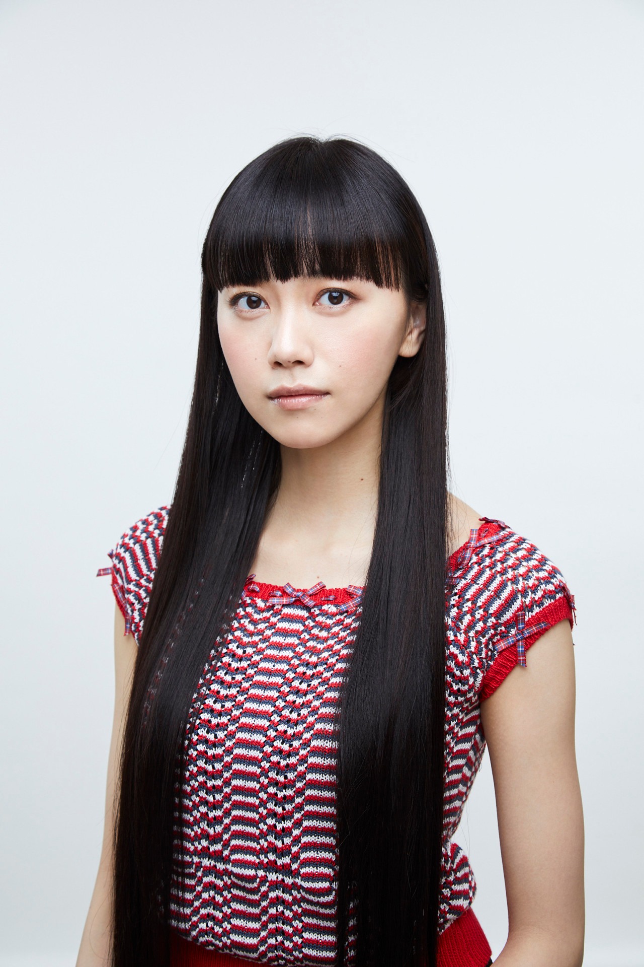 アリス・スウェーン役の齋藤明里。