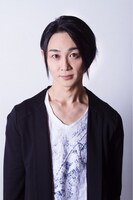 リンデル役の三上俊。