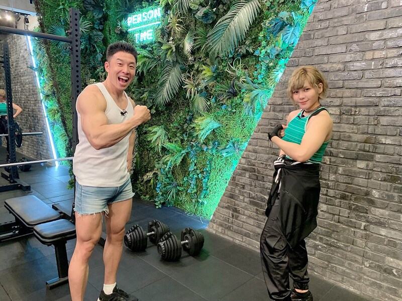 「『ダンベル何キロ持てる？』特別企画！ワンハンドレッド・マッスル」より。