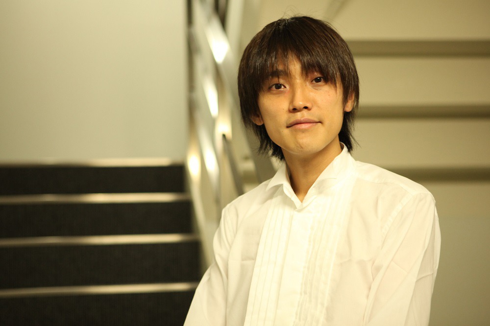 「大人気キャラクター大集合！わくわく100m障害物リレー」で実況を担当する吉田尚記氏。