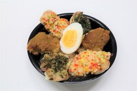 「〈アシュラマン×料亭つたも〉3種の唐揚げ丼」