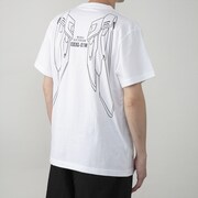 「新機動戦記ガンダム W バックモチーフ T シャツ XXXG-01W ウイングガンダム」の着用イメージ。