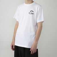 「新機動戦記ガンダムW バックモチーフ Tシャツ OZ-00MS トールギス」の着用イメージ。