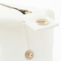 HE★VENS・鳳瑛二モデルのポーチ。