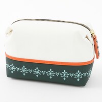 HE★VENS・桐生院ヴァンモデルのポーチ。