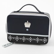 QUARTET NIGHT・カミュモデルのポーチ。