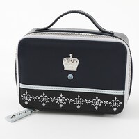 QUARTET NIGHT・カミュモデルのポーチ。