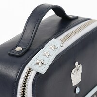 QUARTET NIGHT・カミュモデルのポーチ。