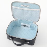 QUARTET NIGHT・カミュモデルのポーチ。