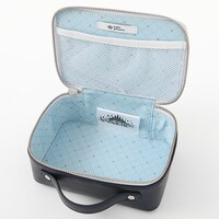 QUARTET NIGHT・カミュモデルのポーチ。