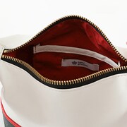 HE★VENS・鳳瑛一モデルのポーチ。