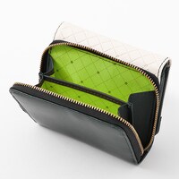 HE★VENS・天草シオンモデルの財布。